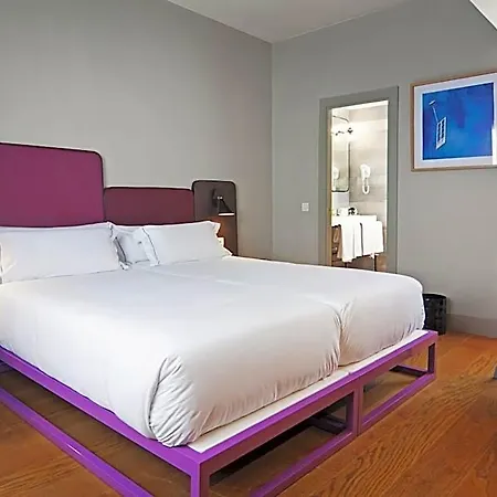One Shot Colon Hotel