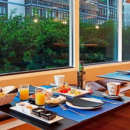 One Shot Colon Hotel 3*