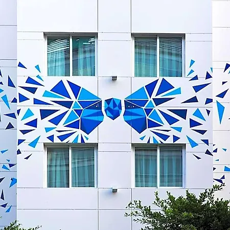 One Shot Colon Hotel 3*