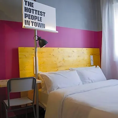 Room Valencia Hostel