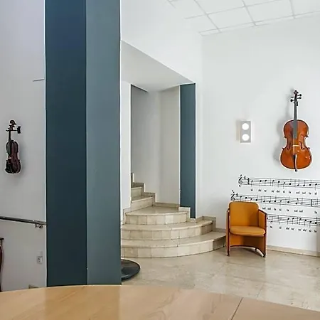 Hotel De La Musica 2*