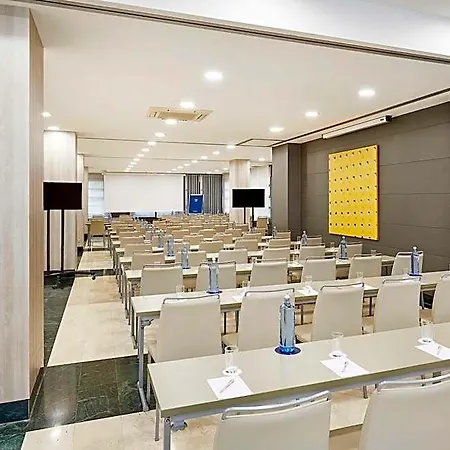 Hotel Nh Artes 4*