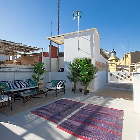 Cosy Embajador בית הארחה