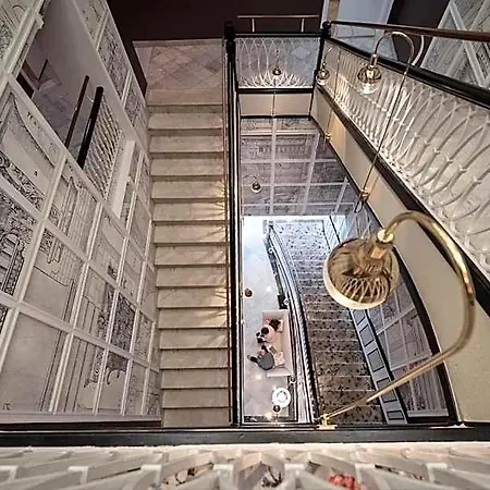 Sh Ingles Boutique Hotel 4*