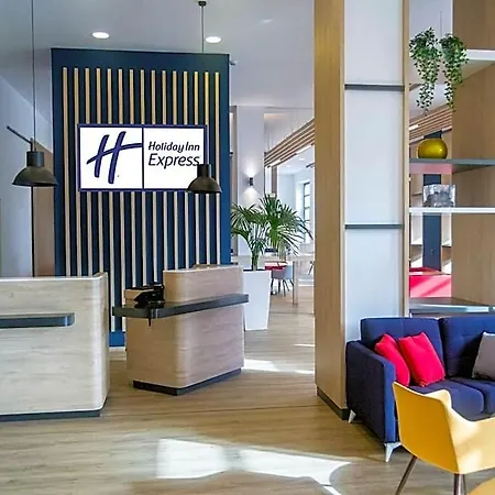 Hotel Express Ciudad De Ciencias, An Ihg Valencia