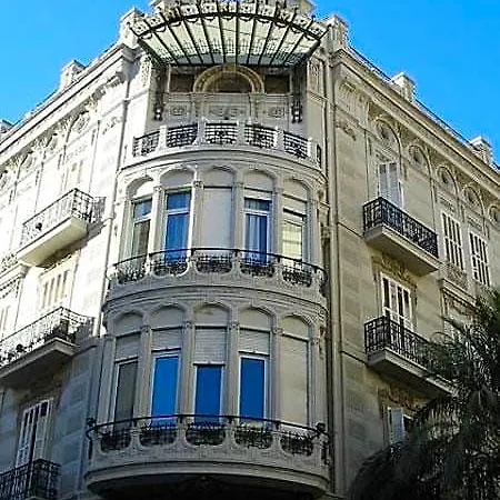 One Shot Reina Victoria Hotel