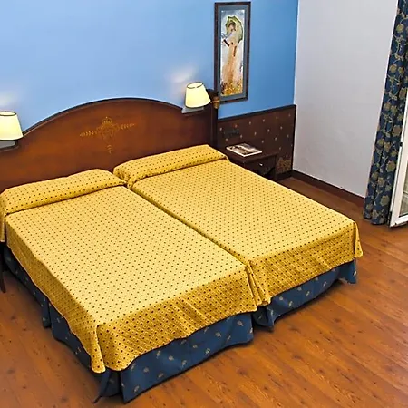 One Shot Reina Victoria Hotel 4*