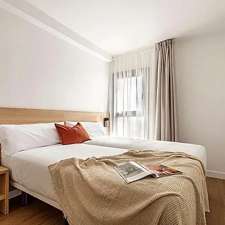 B48 Feria Aparthotel 4*