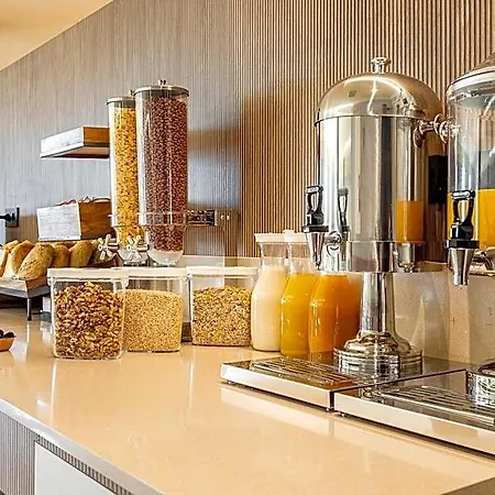 Aparthotel B48 Feria 4*