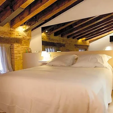Host & 3* Valencia