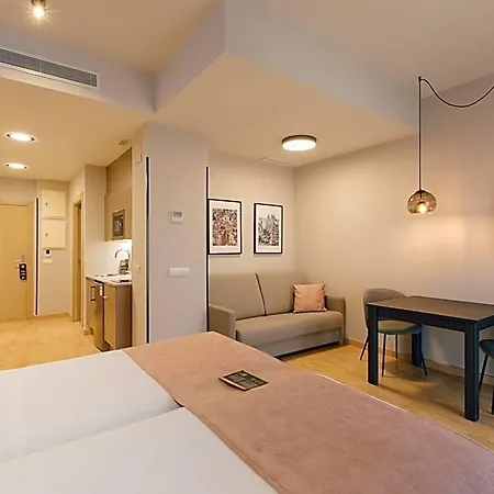 Palau & 4*