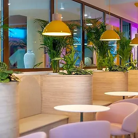 Nido Malvarrosa Apartahotel 3*