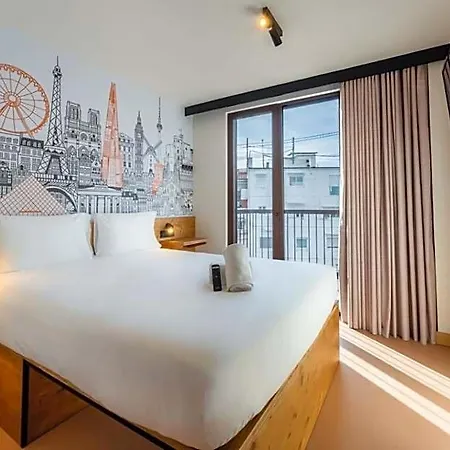 Easyhotel Ciutat Vella 2*