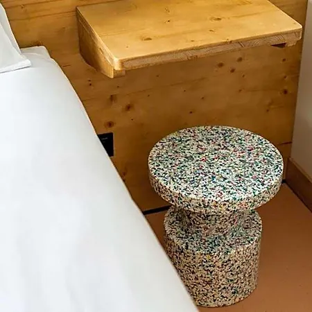 Easyhotel Ciutat Vella 2*