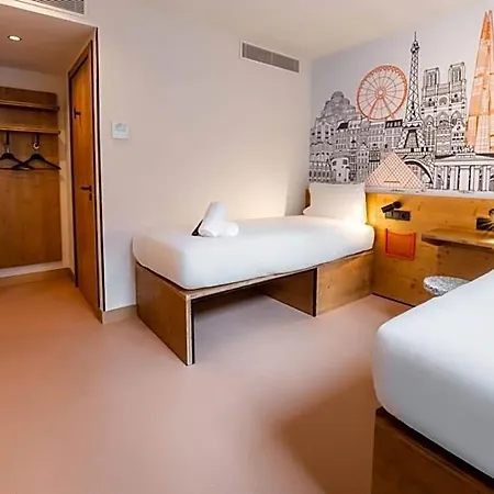 Easyhotel Ciutat Vella 2*