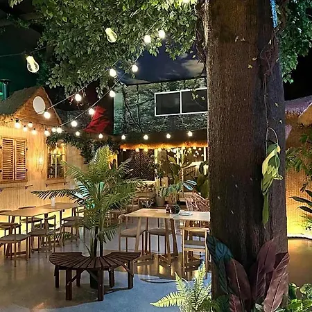 فندق The Pod Village