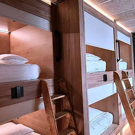 فندق The Pod Village *