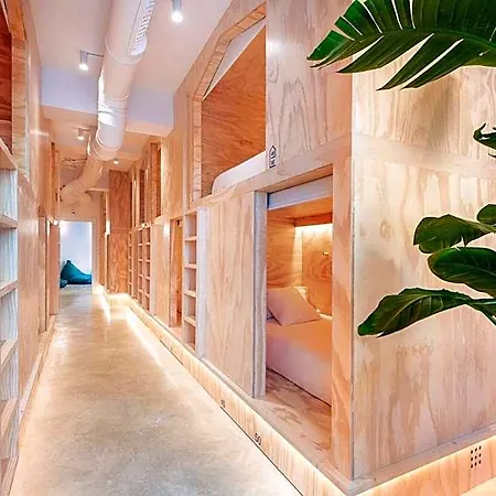 Colo Colo - Single Private Beds *