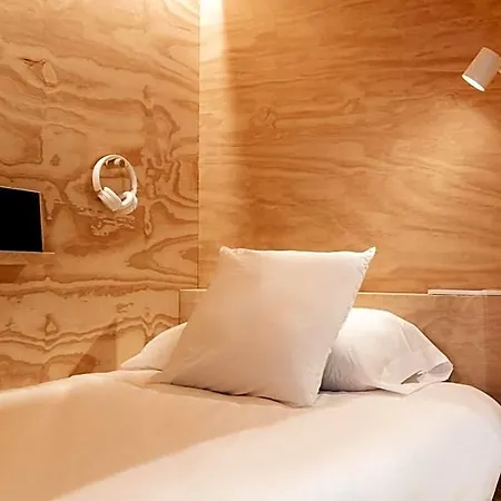 Colo Colo - Single Private Beds