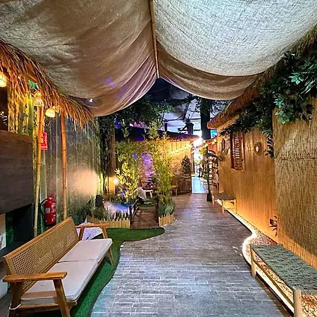 The Pod Village فندق فالنسيا