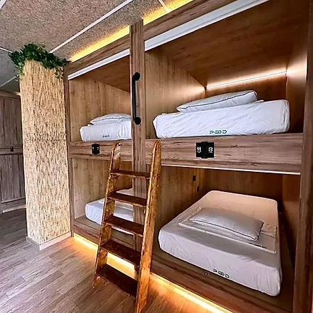 The Pod Village فندق *