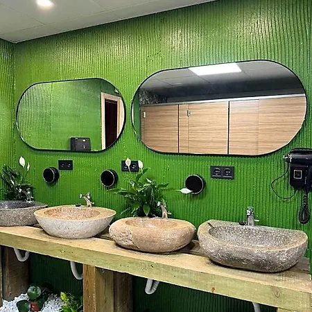 فندق The Pod Village *