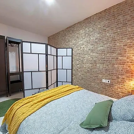Artistic Digital Retreat-great Location Near Metro *