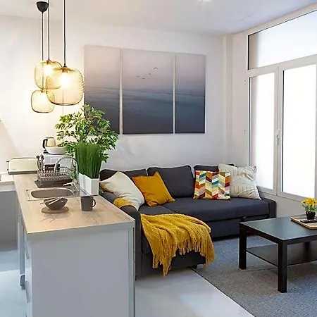 Artistic Digital Retreat-great Location Near Metro *