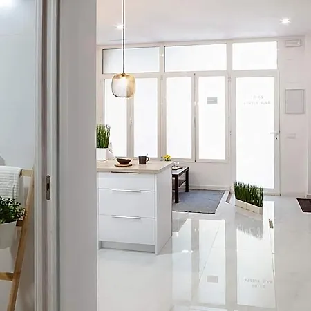 Artistic Digital Retreat-great Location Near Metro شقة