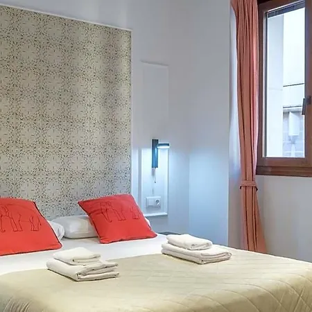 Modern Close To Centre شقة فندقية 4*