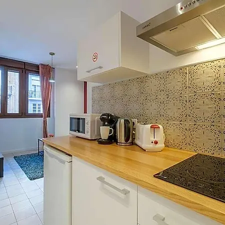 Modern Close To Centre