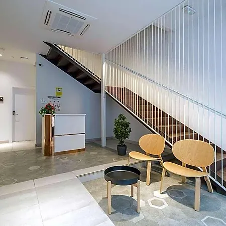Modern Close To Centre شقة فندقية 4*