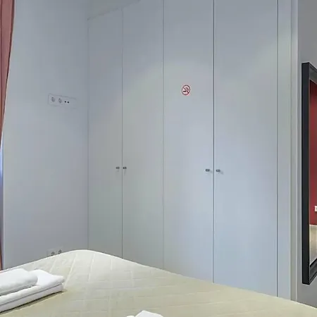 Modern Close To Centre