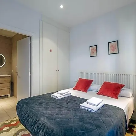 With Antique Floor & Lots Of Sun Light Hotel apartamentowy