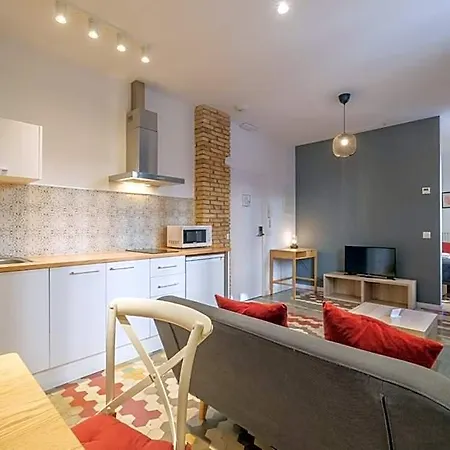 With Antique Floor & Lots Of Sun Light Hotel apartamentowy
