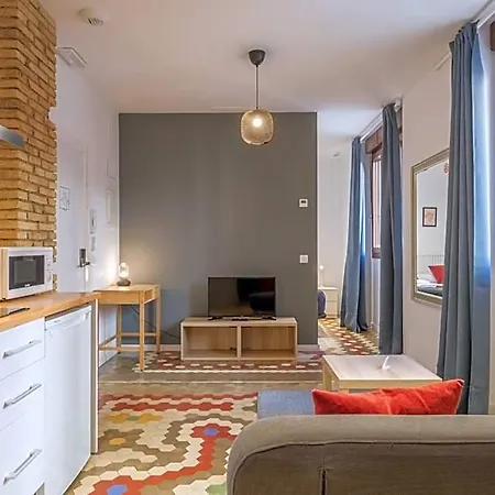 With Antique Floor & Lots Of Sun Light Hotel apartamentowy 4*