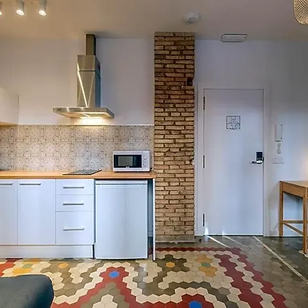 With Antique Floor & Lots Of Sun Light Hotel apartamentowy Walencja