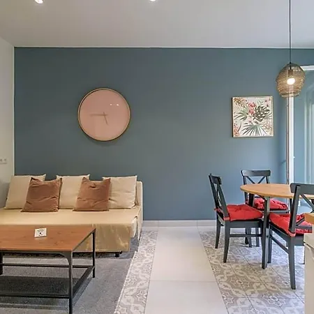 Chic & Comfortable Apartment, Private Terrace