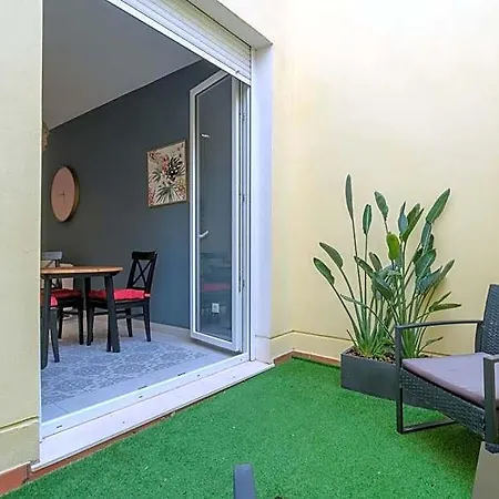 Chic & Comfortable Apartment, Private Terrace