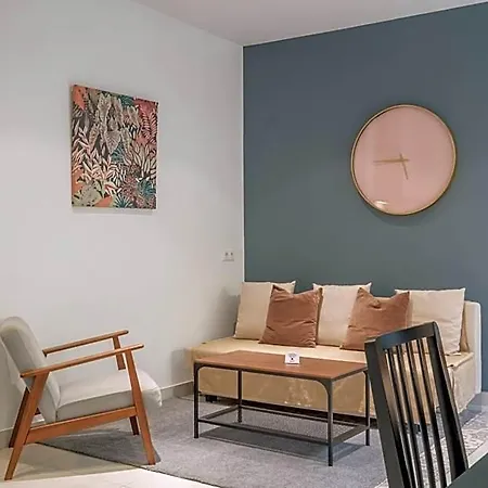 Chic & Comfortable Apartment, Private Terrace Aparthotel 4*