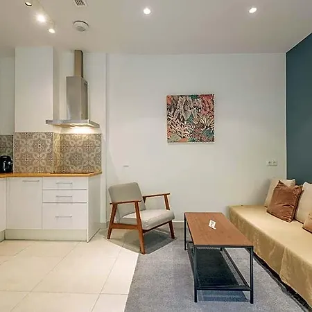 Chic & Comfortable Apartment, Private Terrace Aparthotel 4*