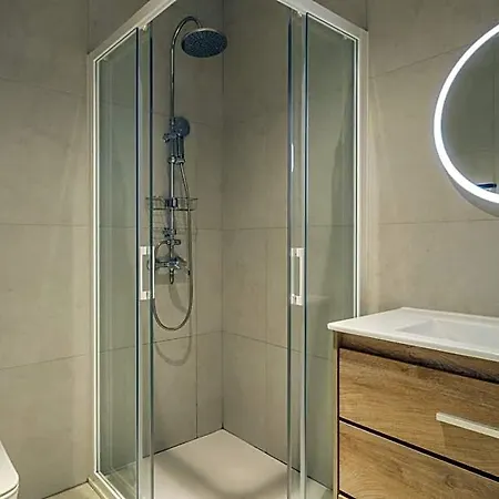 Chic & Comfortable Apartment, Private Terrace Aparthotel