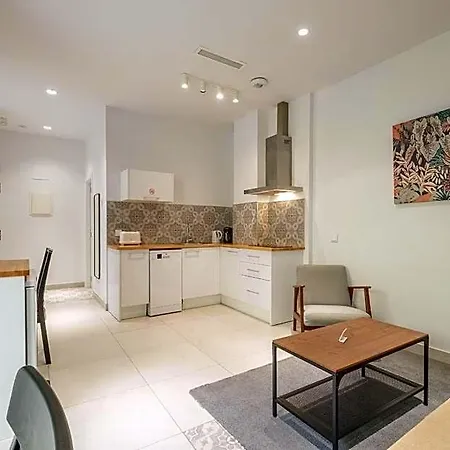 Chic & Comfortable Apartment, Private Terrace Aparthotel 4*