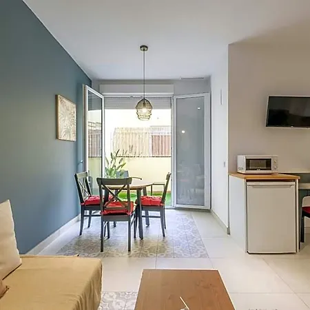 Chic & Comfortable Apartment, Private Terrace