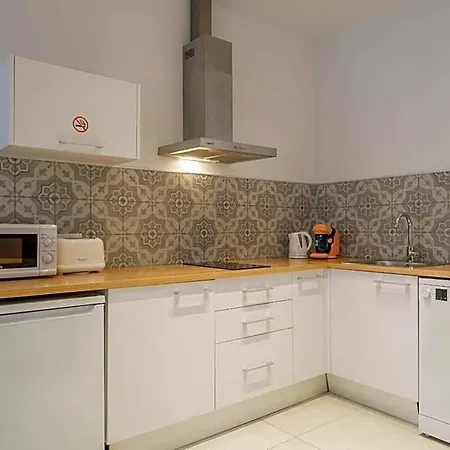 Gorgeous Close To Centre Aparthotel 4*
