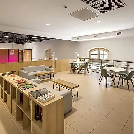 Up Hostel Valensiya