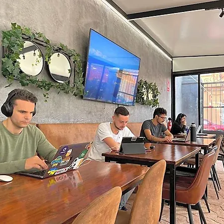 The Venue Boutique بيت شباب فالنسيا
