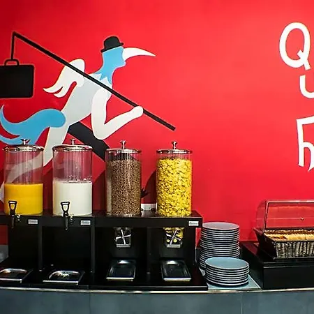Quart Youth & Хостел *
