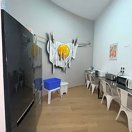 אכסניה & Arts