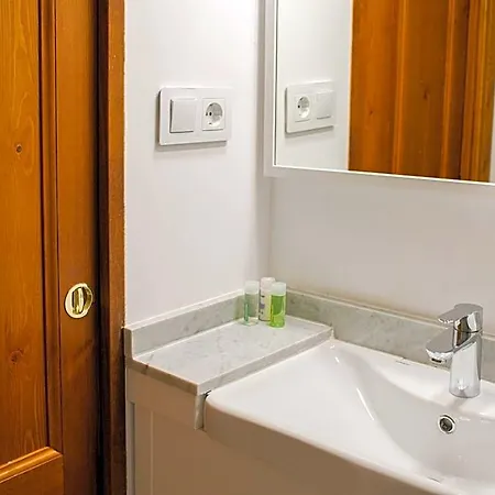 Ad Hoc Carmen Hotel 2*